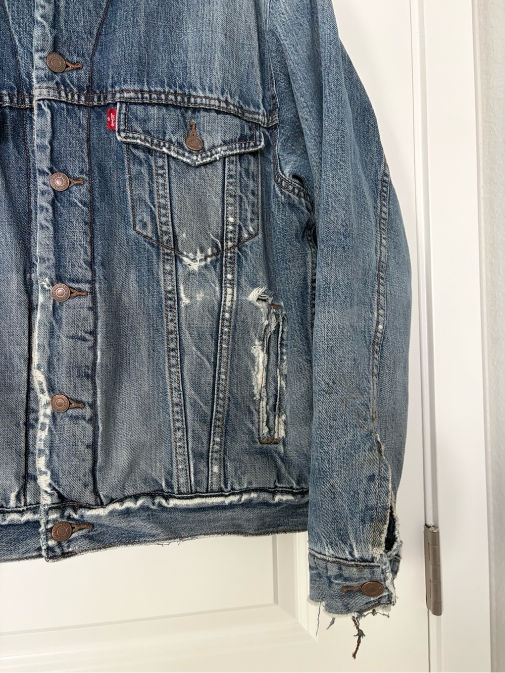 Vintage Levi’s Sherpa Denim Jacket Distressed Sherpa Trucker Jacket - Picture 4 of 10
